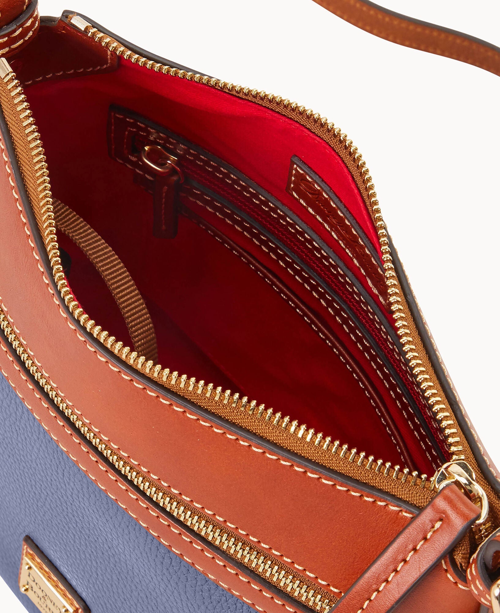Pebble Grain Crossbody 25